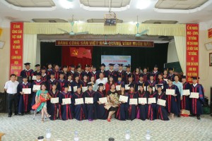 Trao bằng cho tân cử nhân ngành Công tác xã hội tại Hà Giang