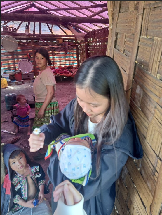 lan phuong tham gia le khoi cong truong dep cho em cung du an suc manh 2000 208